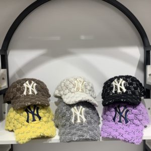 N_Y Gu_cci Furry Cap